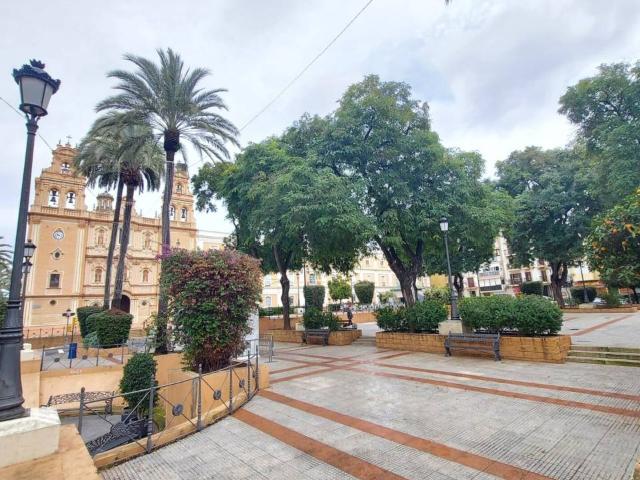 Atención ! Os ofrecemos este magnífico local para emprender cualquier tipo de negocio, situado en un lugar tan emblemát
