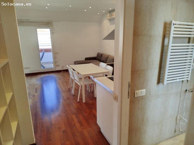Ático tipo loft entre Paseo de Gracia y Pau Claris