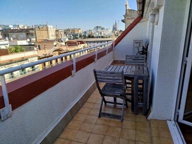 Ático tipo loft entre Paseo de Gracia y Pau Claris