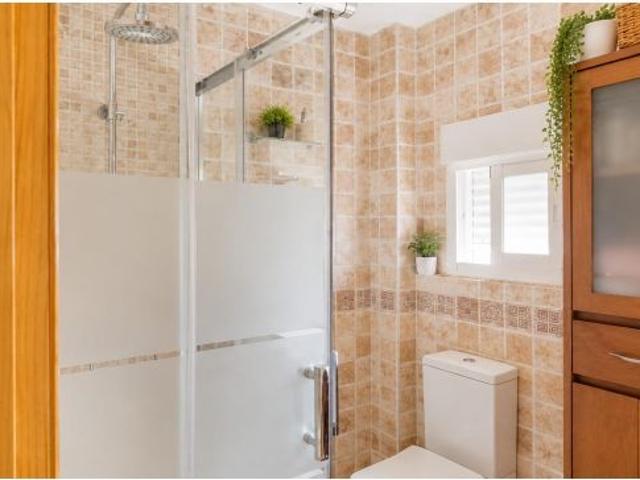 Ático totalmente reformado de 3 habitaciones con vistas en Levante
