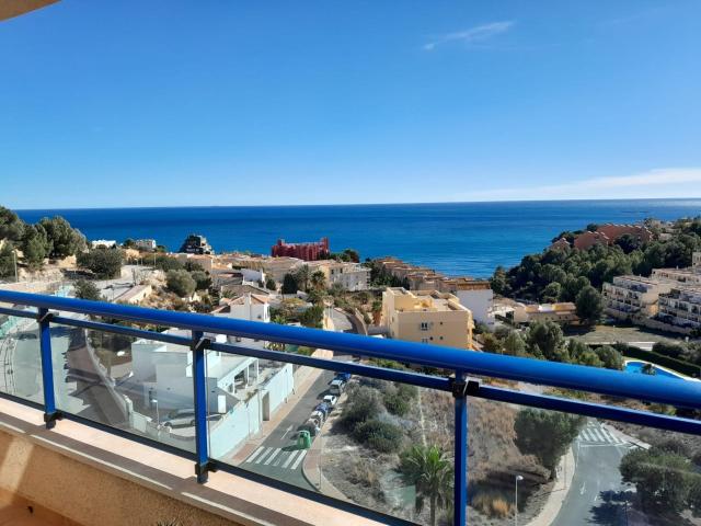 Ático tríplex en venta en Calpe: lujo, vistas 360º y solárium privado a 400 metros del mar