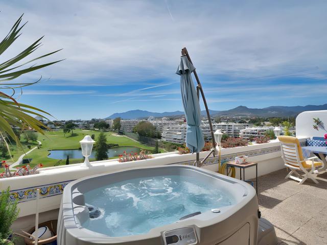 Ático único en Guadalmina Alta con impresionantes vistas al. 126m² San Pedro de Alcántara