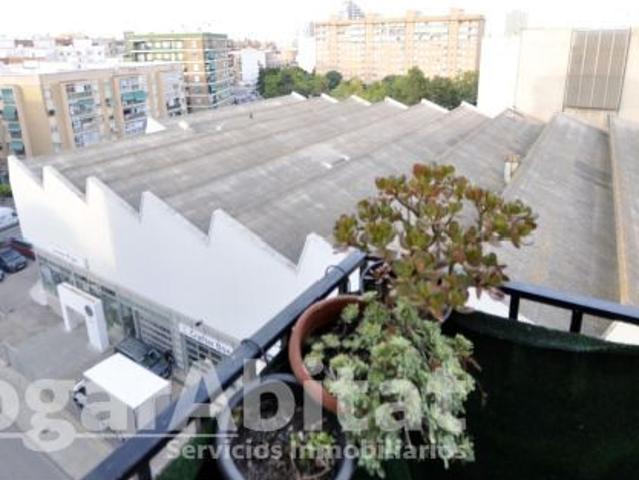 ÁTICO ALTO Y LUMINOSO CON TERRAZA Y ASCENSOR, TODO AMUEBLADO