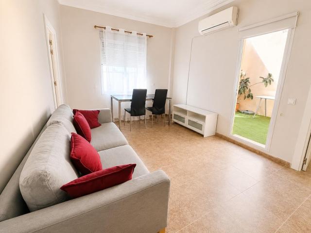 Ático amueblado con aire acondicionado y terraza, junto a Ruzafa y Parque Central