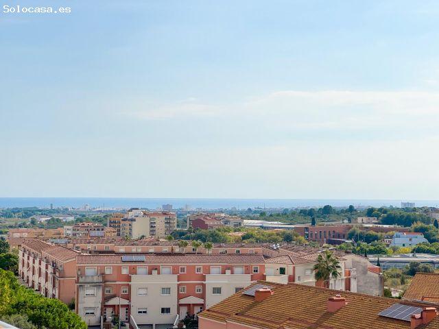 Ático Céntrico con Vistas al Mar, 3 Hab 2 Baños y Parking – ¡148 m2 de Luz y Espacio!