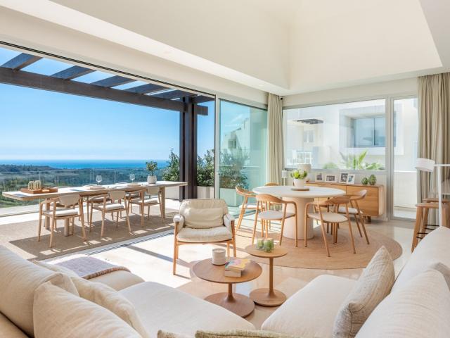 Ático con Amplias Terrazas y Vistas Panorámicas al Mar en Ma. 143m² Benahavís