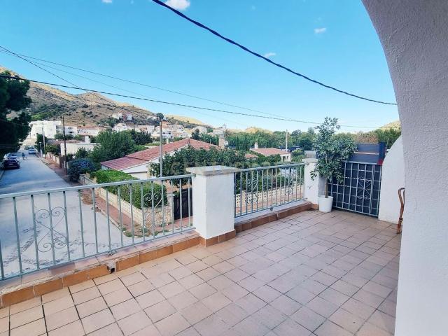 Ático con gran terraza y jardín privado en Colera, a pasos del mar
