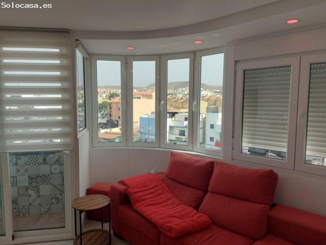 Atico con dos dormitorios y vistas al mar en alquiler