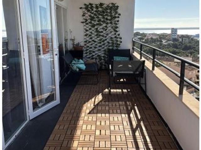 Ático con impresionantes vistas al mar, terraza y parking incluido