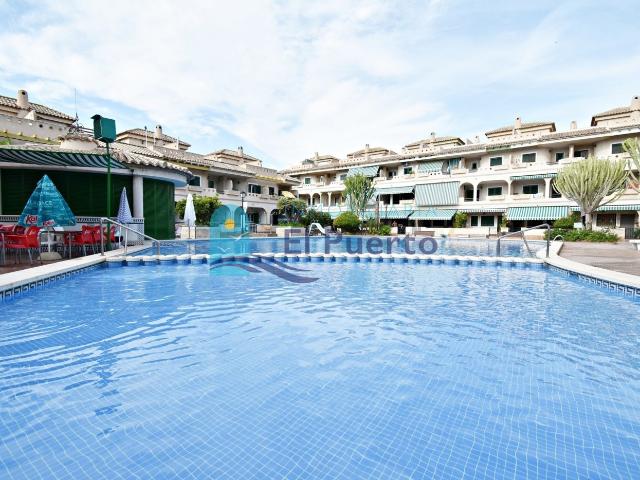 ÁTICO CON SOLÁRIUM EN RESIDENCIAL CON GARAJE Y PISCINA. REF 762