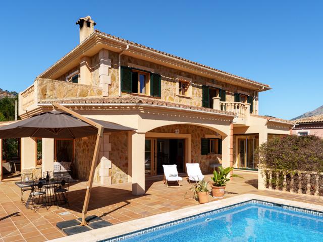 Ático con piscina privada e impresionantes vistas al mar