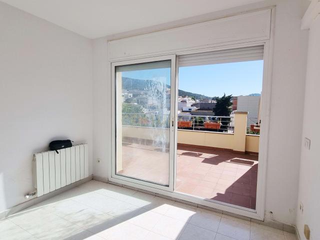 Ático con terraza y ascensor a pocos minutos del mar en Llançà