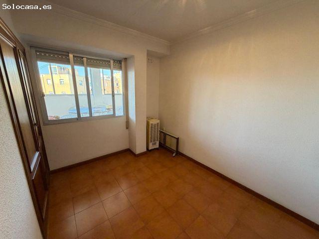 ATICO CON TERRAZA ACRISTALADA JUNTO HOSPITAL