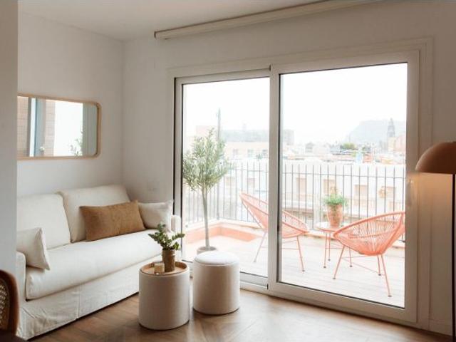 ATICO CON TERRAZA AMUEBLADO Y EQUIPADO