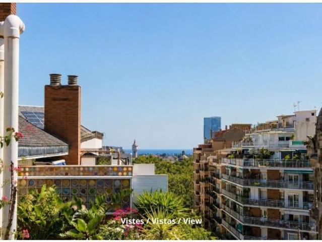 Ático con terraza con vistas de mar y montaña, y parking