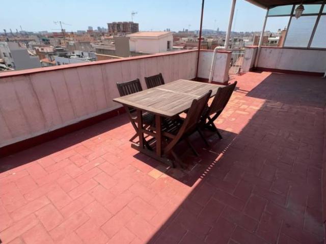 ÁTICO CON TERRAZA ORIENTADO A MAR