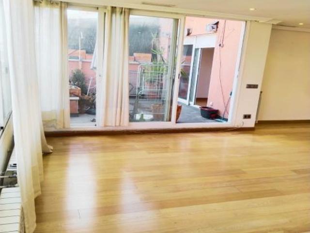 Ático con terraza privada en el corazón de Madrid!