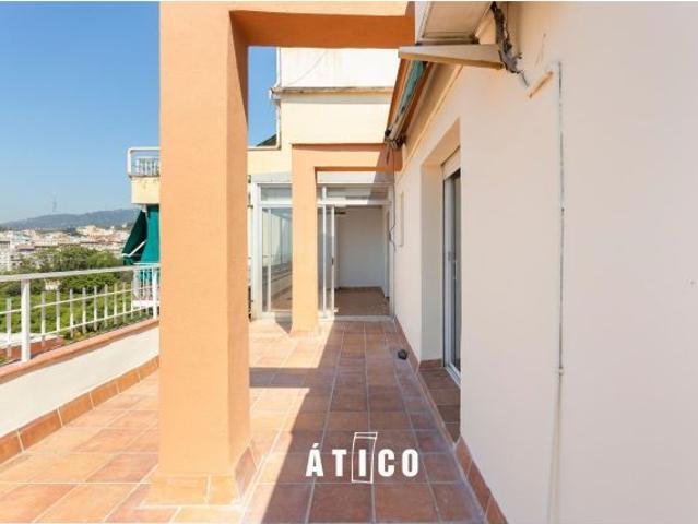 ATICO CON UNA TERRAZA ESPECTACULAR Y VISTAS UNICAS SOBRE BARCELONA
