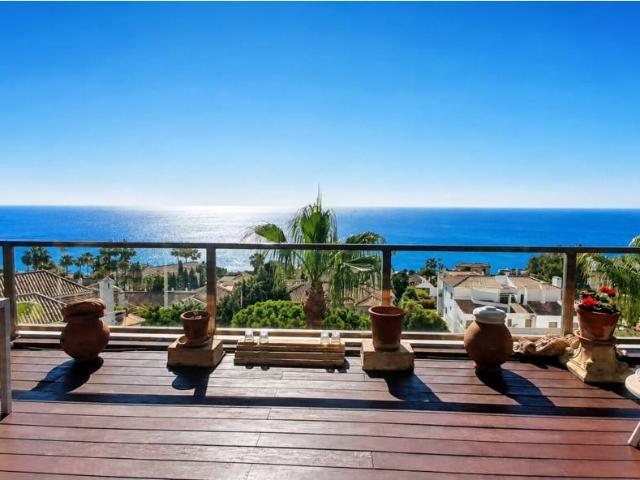 Ático con vista panorámica al Mediterráneo: un hogar para disfrutar cada amanecer