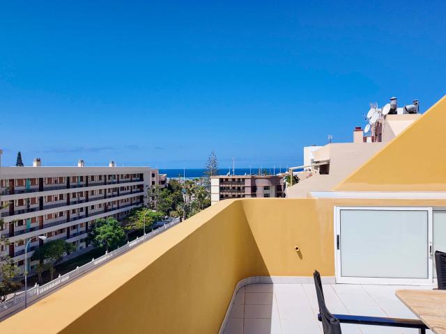 Ático con vistas al mar a solo 350 m de la playa en Los Cristianos