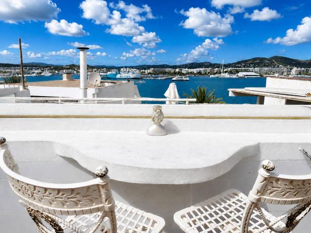 Ático con vistas al mar en La Marina Ibiza