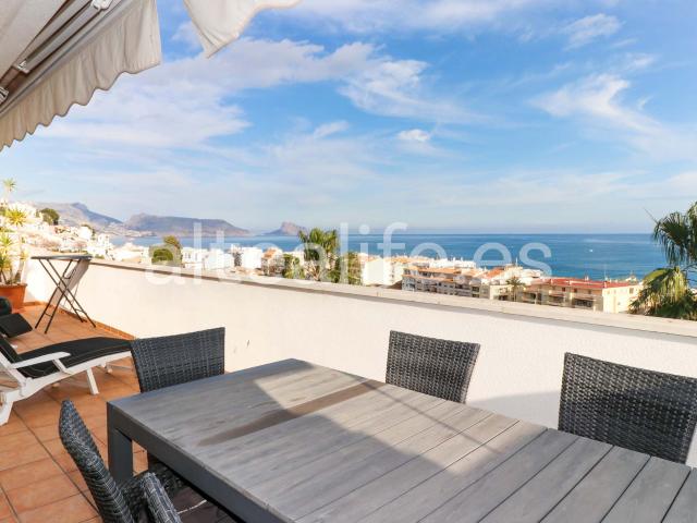 Ático con Vistas Frontales al Mar en Balcón de Altea