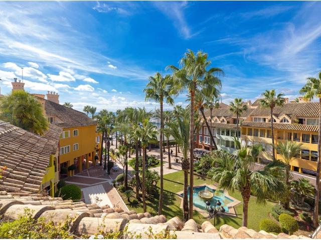 Ático con Vistas Impresionantes a pocos pasos de la playa. 145m² San Roque
