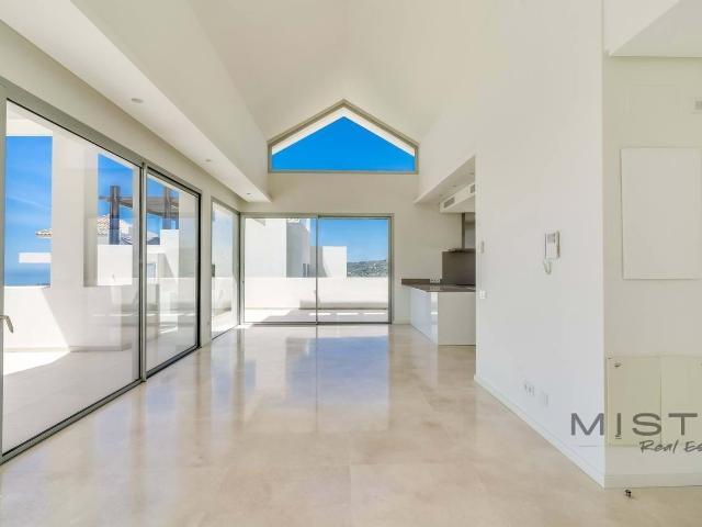 Ático de 4 dormitorios en venta en Marbella Club Hills