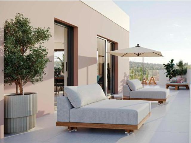Ático de 2 dormitorios y 2 baños con amplia terraza y vistas al mar. Altos de Los Monteros, Marbella