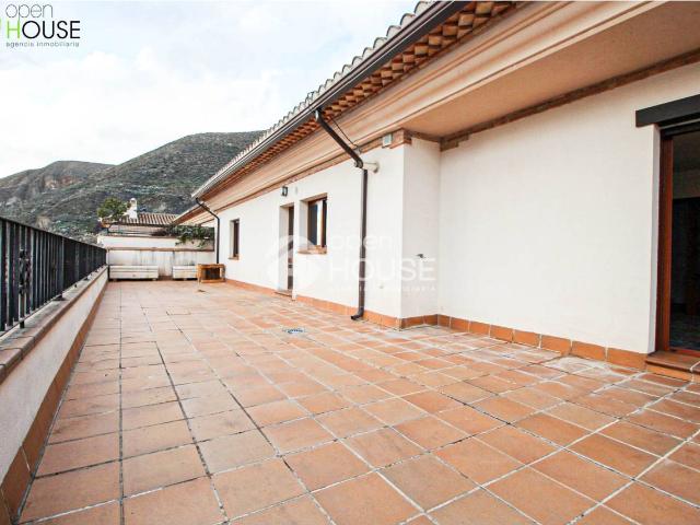 atico de 3 dormitorios sin muebles con terraza