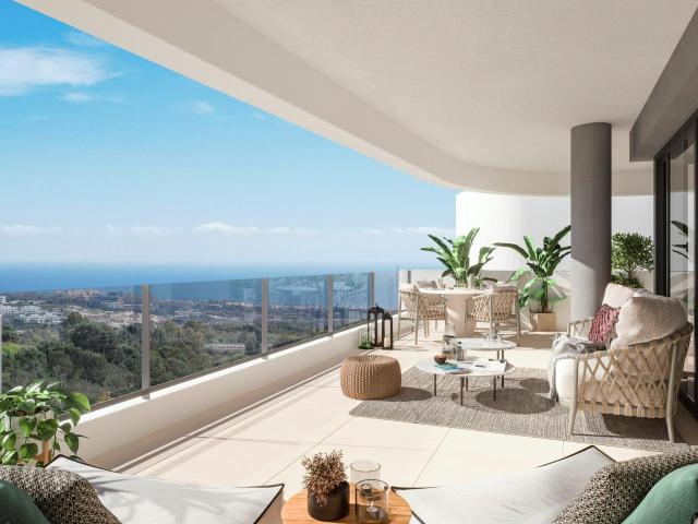 Ático de 3 dormitorios y 2 baños con amplia terraza y vistas al mar. Altos de Los Monteros, Marbella