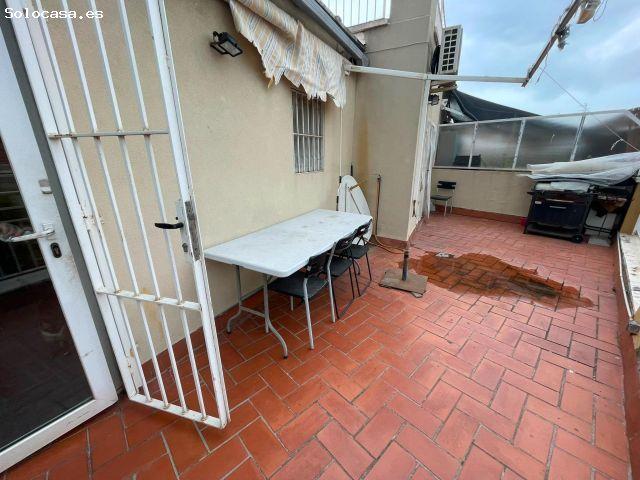 Ático de 3 habitaciones con terraza y vistas despejadas