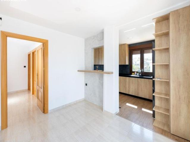 ÁTICO DE 3 HABITACIONES CON VISTAS PANORÁMICAS A SIERRA NEVADA