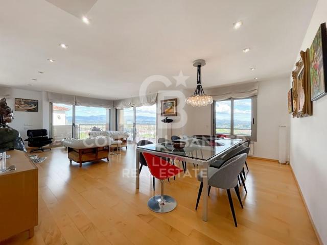 Ático de alto standing con parkings y trastero en venta en F. 0m² Figueres