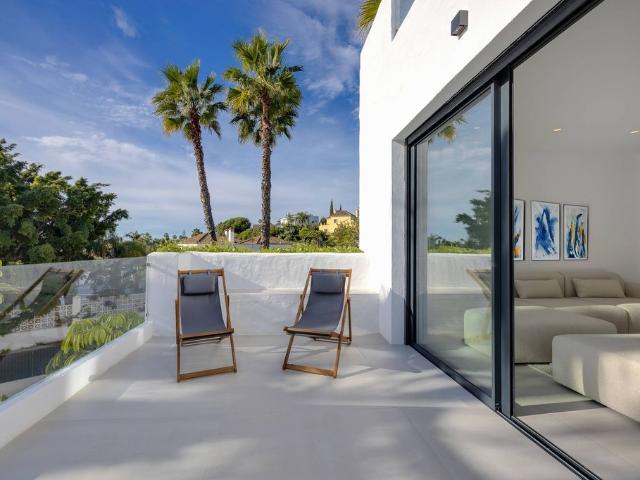Atico de alto standing de 193 m2 en venta Estepona, Andalucía