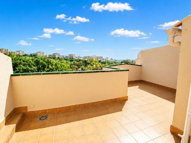 Atico de alto standing de 107 m2 en venta Benalmádena, Andalucía