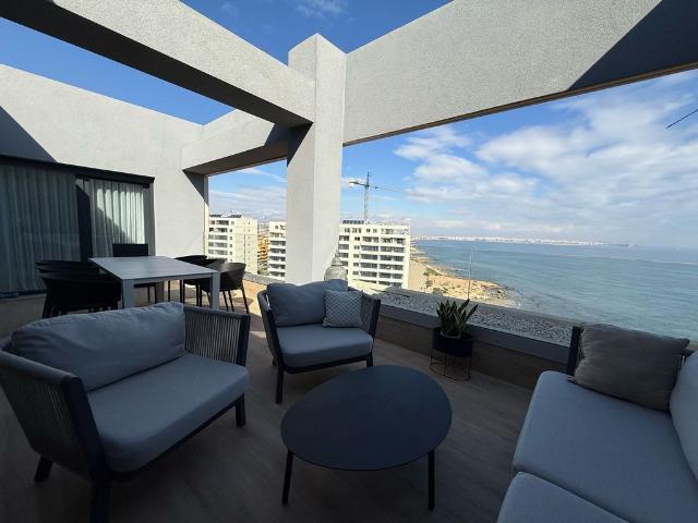 Atico de alto standing de 128 m2 en venta Torrevieja, España