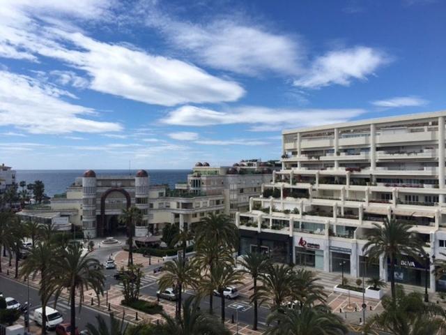 Atico de alto standing de 135 m2 en venta Puerto Banús, España