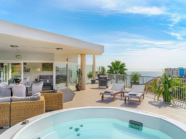 Atico de alto standing de 136 m2 en venta Benalmádena, Andalucía