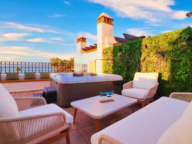 Atico de alto standing de 288 m2 en venta Estepona, Andalucía