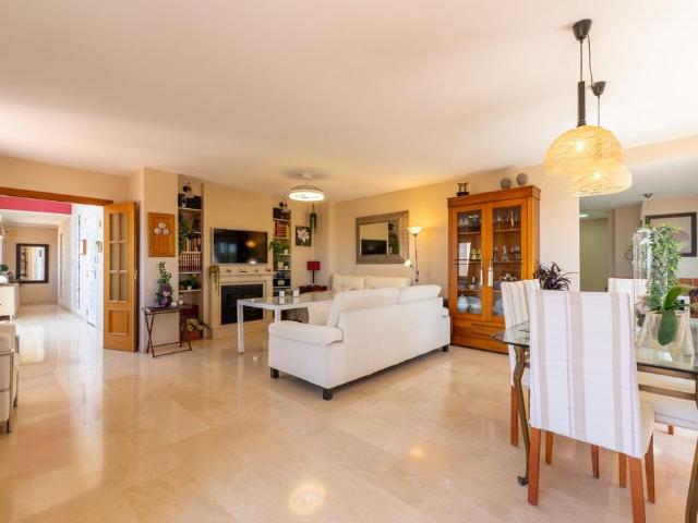 Atico de alto standing de 294 m2 en venta Estepona, España