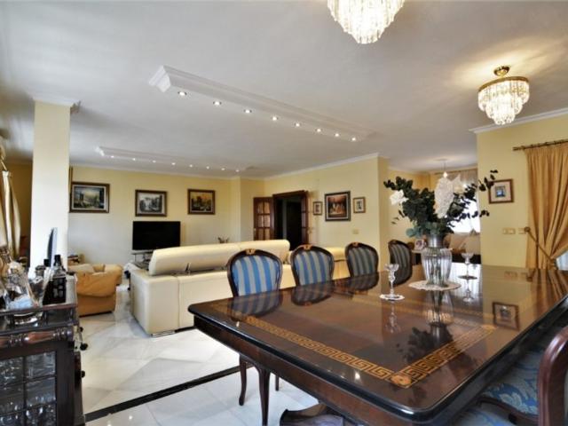Atico de alto standing de 205 m2 en venta Fuengirola, Andalucía