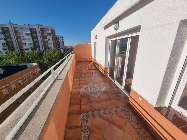 Atico de alto standing de 74 m2 en venta Madrid, Comunidad de Madrid