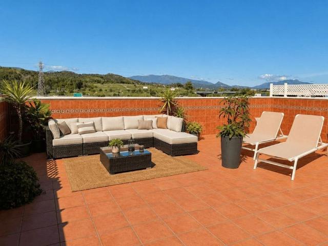 Atico de alto standing de 89 m2 en venta Estepona, España