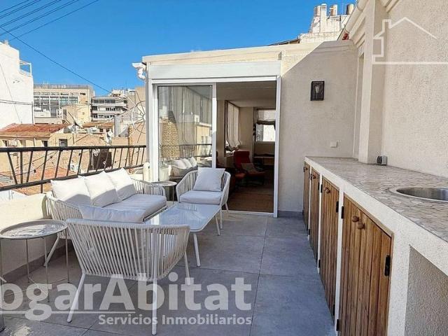 Atico de alto standing de 93 m2 en venta Alicante, España