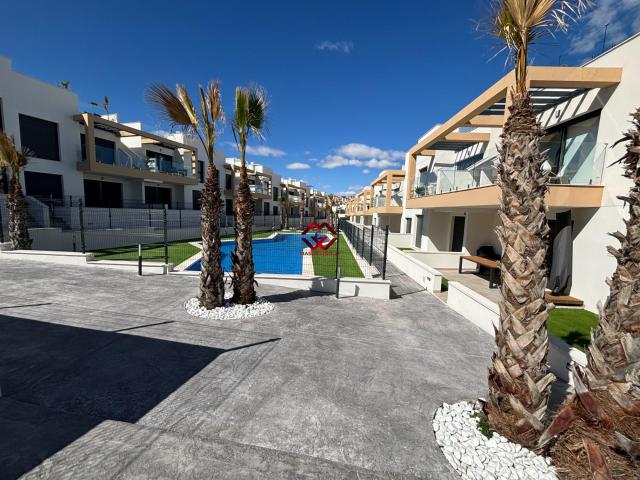 Ático de lujo a estrenar con solárium privado y piscina en PAU 26