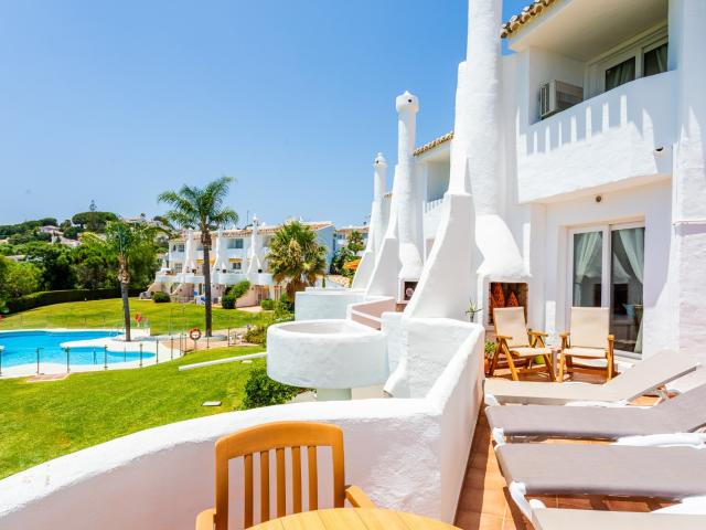Ático de lujo con vistas al mar y terraza privada en Calahonda
