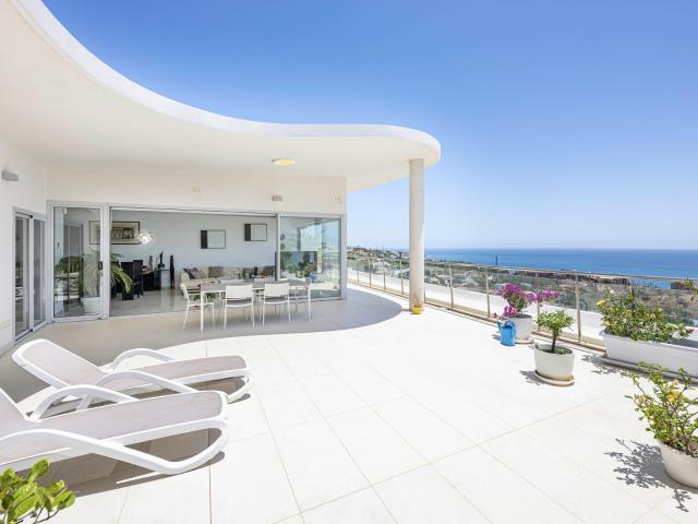 Ático de lujo con vistas panorámicas al mar | Colección Higuerón Hills