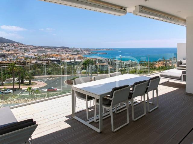 Ático de lujo con amplias terrazas y vistas al mar en Baobab. 119m² Playa de las Américas