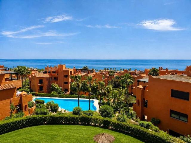 Atico de lujo de 147 m2 en venta Estepona, Andalucía